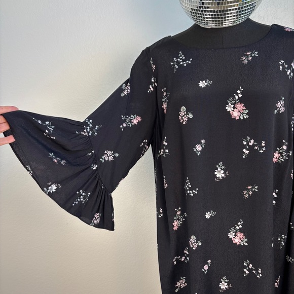 Vince Camuto Black Floral Print Shift Dress, women's Size 14W, Bell Sleeve - Picture 3 of 15